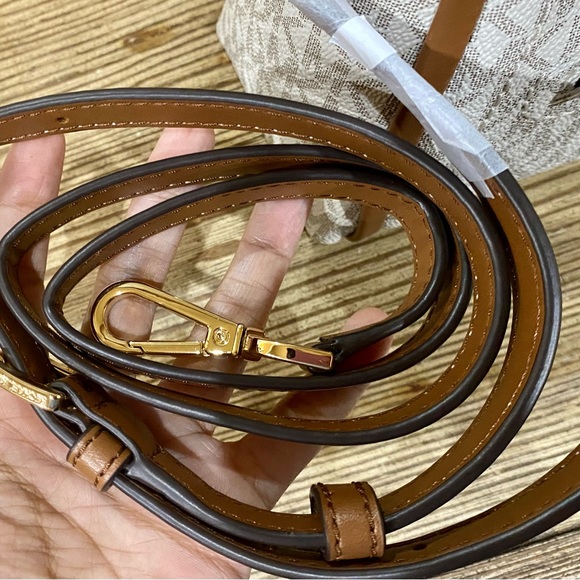 NWT Michael Kors Crossbody Small Handbag Vanilla and Brown - Picture 8 of 9